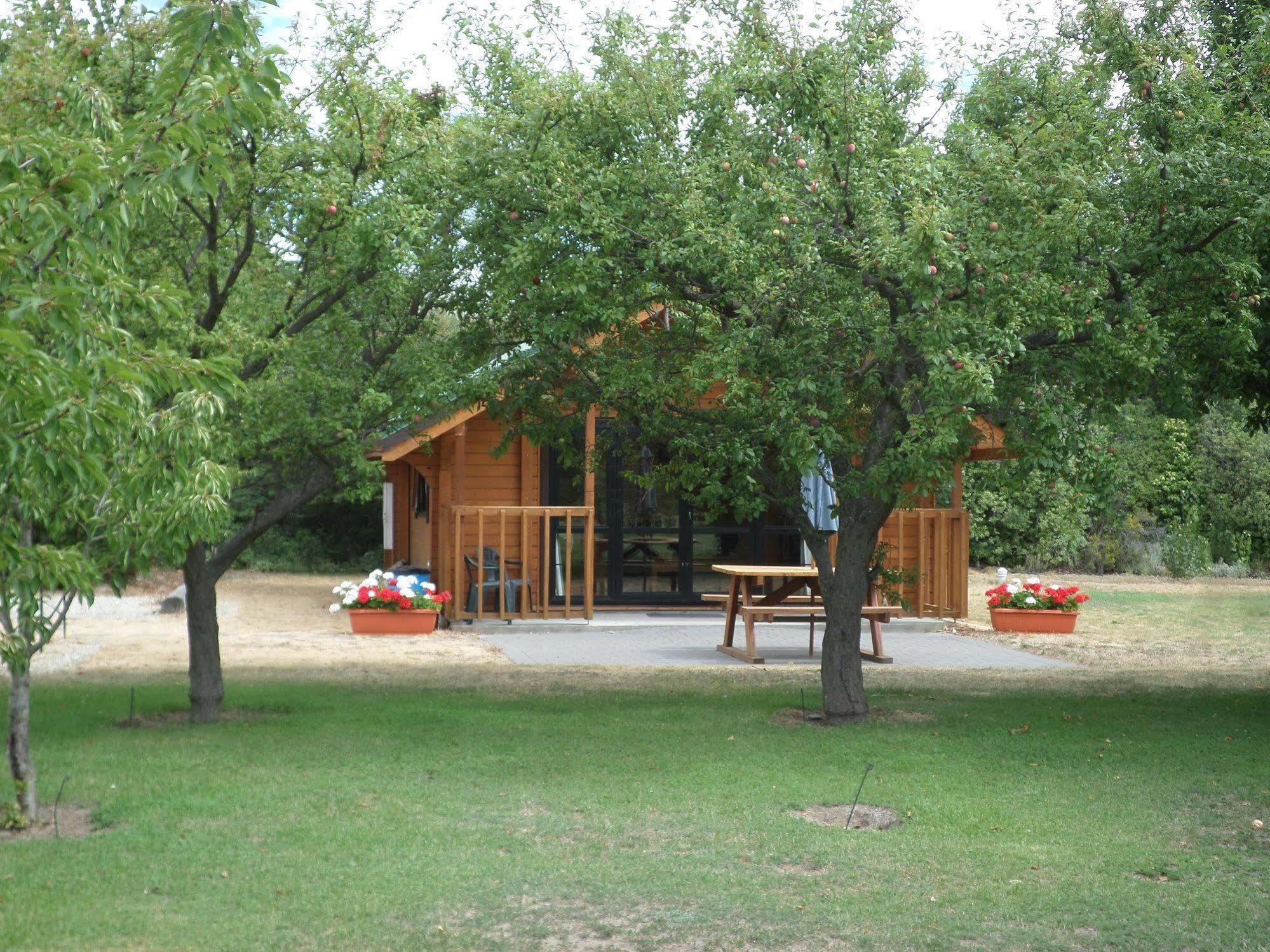 Central Chalets Ltd Alexandra Exterior photo