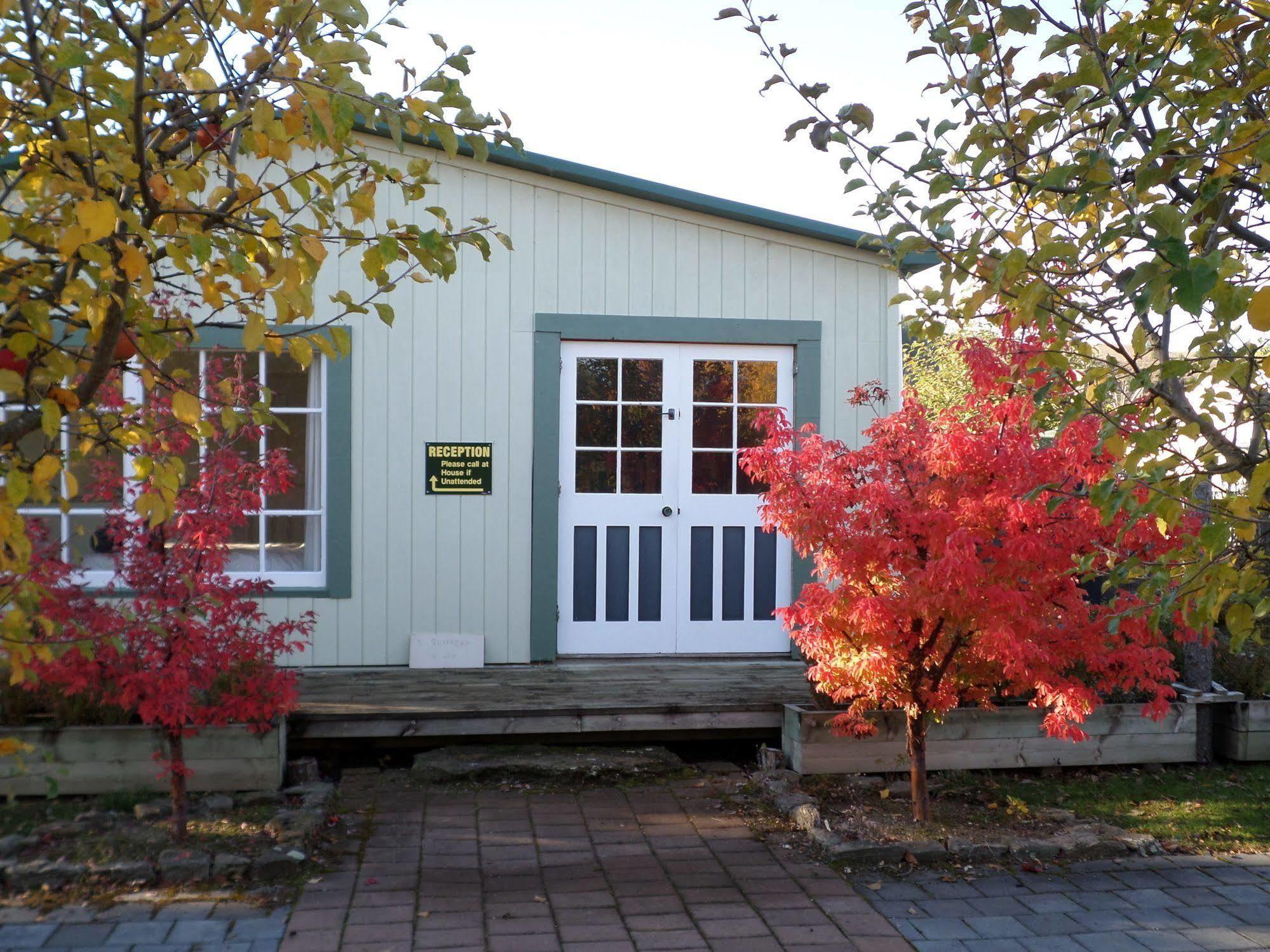 Central Chalets Ltd Alexandra Exterior photo