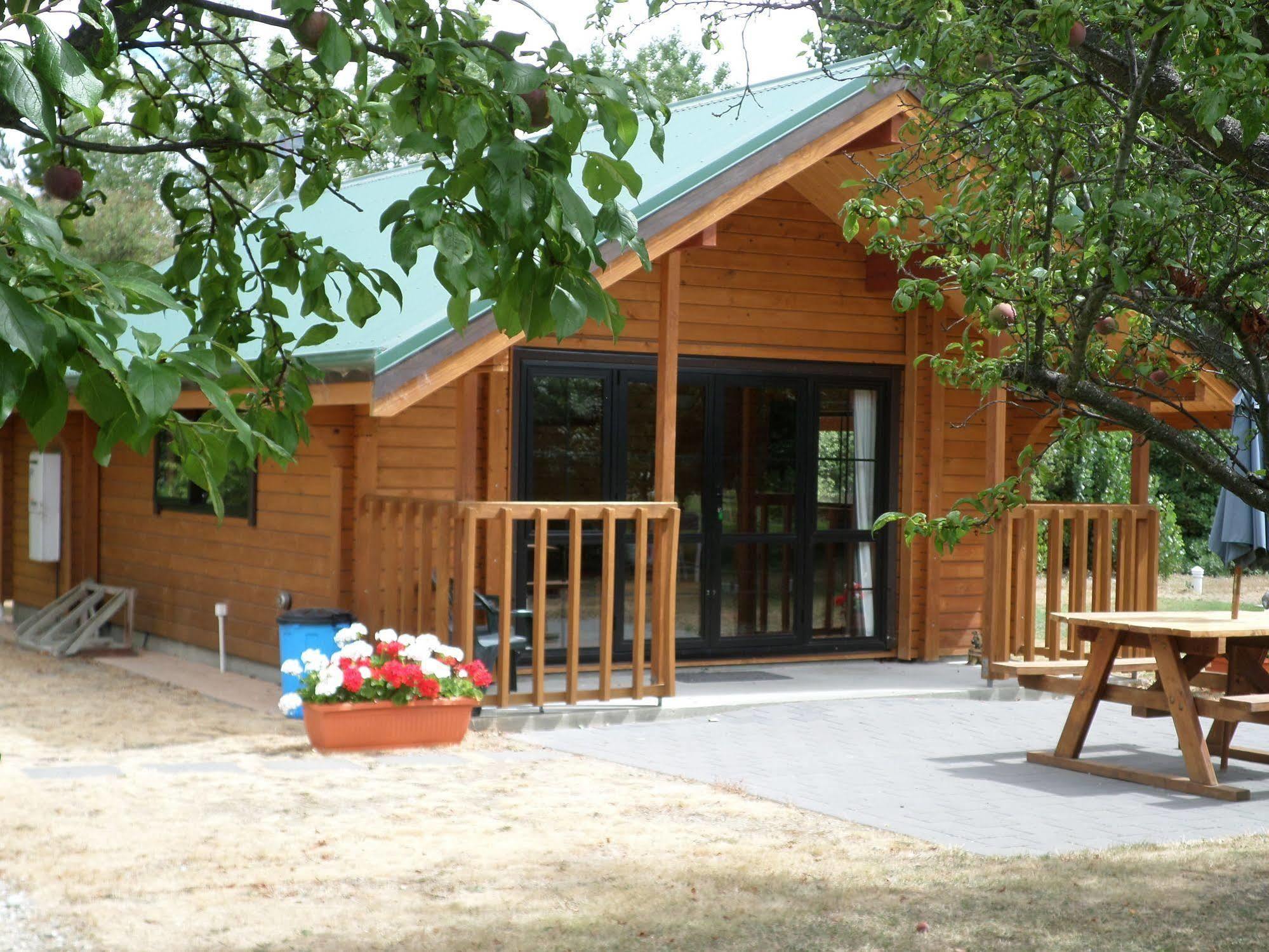 Central Chalets Ltd Alexandra Exterior photo