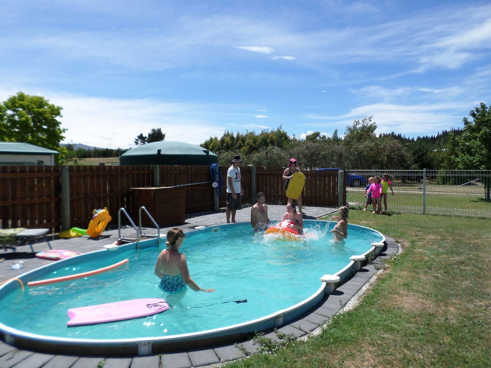 Central Chalets Ltd Alexandra Exterior photo