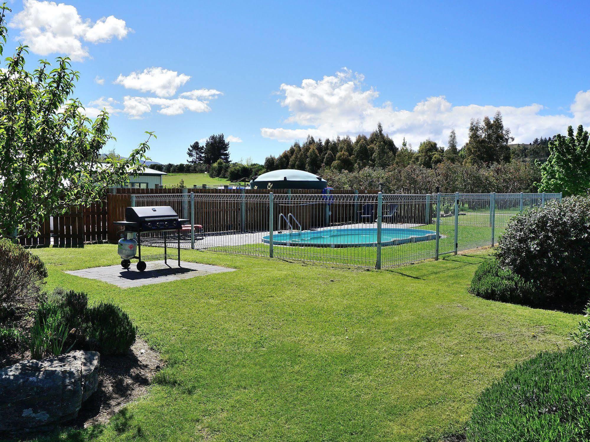 Central Chalets Ltd Alexandra Exterior photo