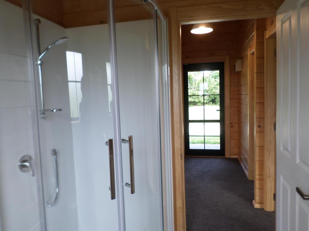 Central Chalets Ltd Alexandra Exterior photo