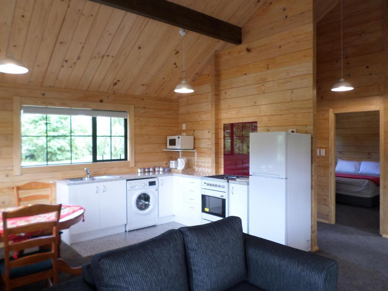 Central Chalets Ltd Alexandra Exterior photo